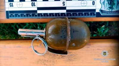 Боеприпас лежал прямо в клумбе среди цветов