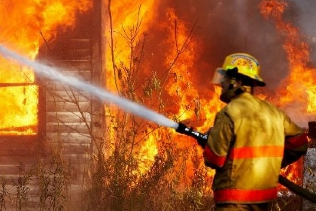 На окраине Харькова пылал дачный домик