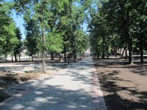 Завершается реконструкция сквера Ильича