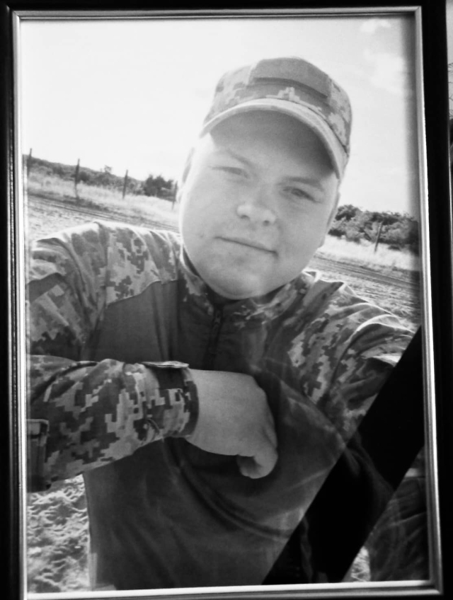 В Балаклее проводили в последний путь молодого защитника Украины