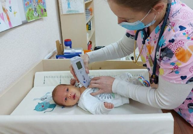 Детская поликлиника №1 в Харькове получила прибор для обследования новорожденных
