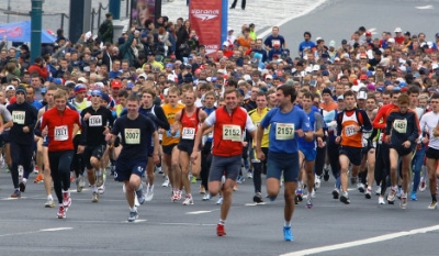В харьковском марафоне участвуют 10 тыс. человек