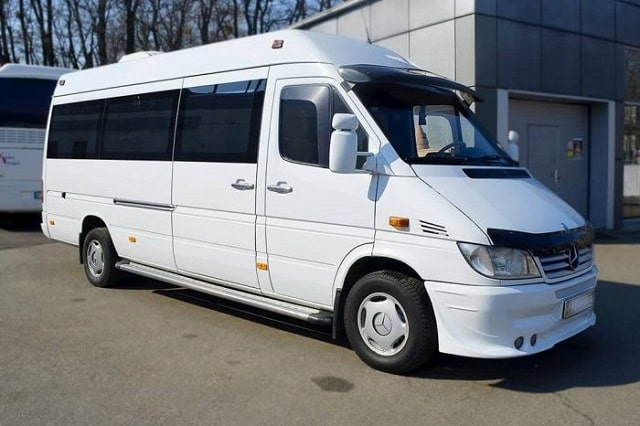 Аренда микроавтобусов с водителем: когда такую услугу выгодно заказать