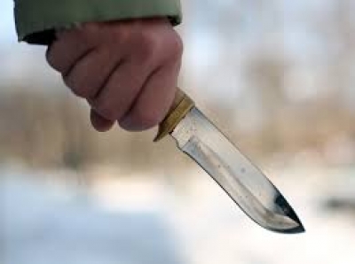 Мужчина с ножом напал на хозяйку авто