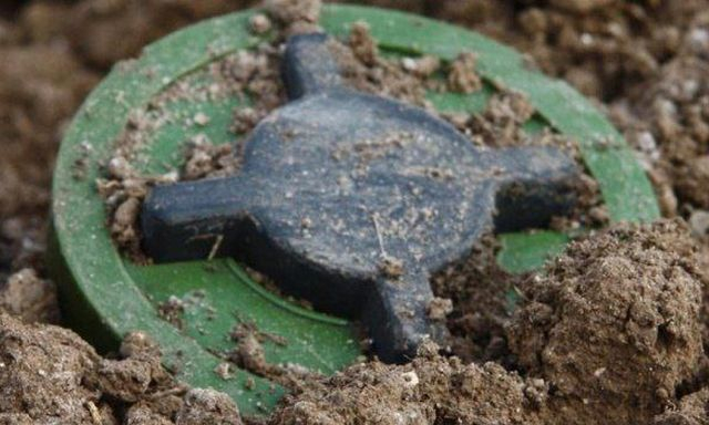 В Изюмском районе автомобиль с саперами наехал на мину