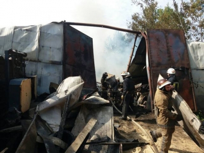 Масштабный пожар в Харьков: на территории пилорамы сгорел ангар