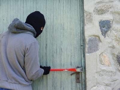 В Купянске трое молодых людей грабили дома местных жителей