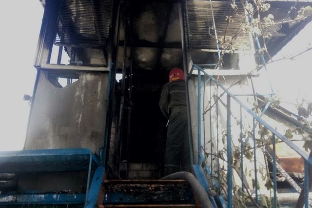 Житель Балаклеи едва не сгорел, пытаясь погасить пожар в доме