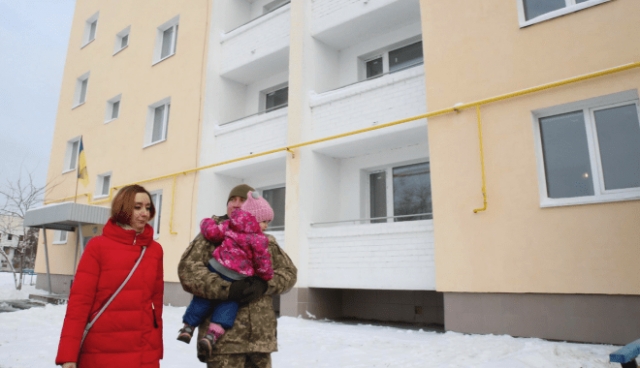 Ключи от новых квартир вручили военным в Чугуевском районе