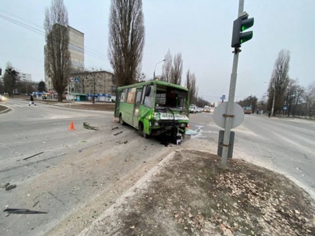 ДТП в Харькове – на перекрестке столкнулись «КамАЗ» и автобус