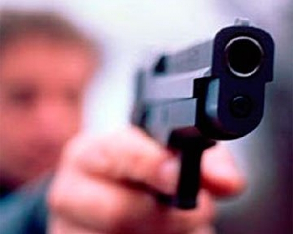 Вооруженная группа лиц обстреливала и угоняла авто