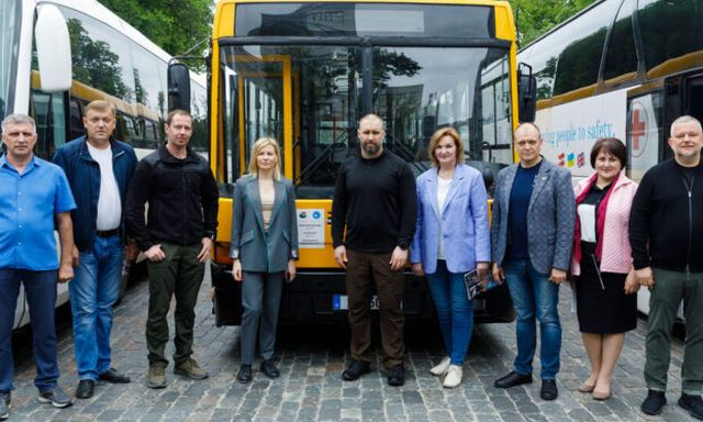 Правительство Венгрии выделило громадам Харьковщины 5 автобусов