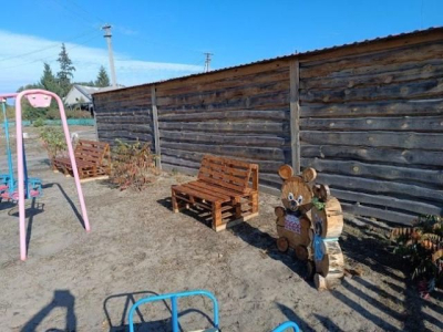 В селе Спиваковка по инициативе заведующей клубом создали зону отдыха