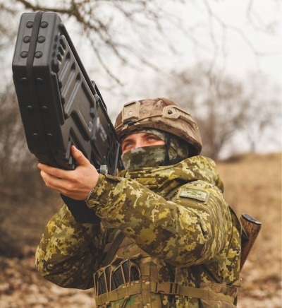 Пограничники из ружья приземлили дрон со взрывчаткой