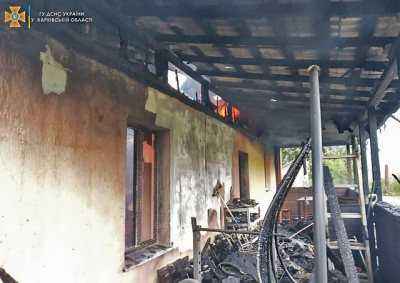 В пос. Высоцком спасатели около 4-х часов тушили пожар в частном доме