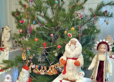 Праздничное вече Дедов Морозов проходит в Пархомовке