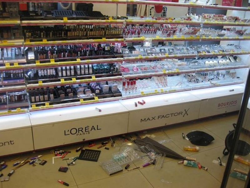 Разбушевавшийся харьковчанин разгромил магазин (фотофакт)