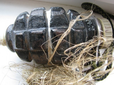 В Купянске мужчина разгуливал с тремя гранатами