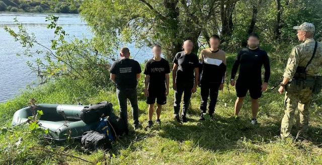 Задержаны трое мужчин, планировавшие перебраться за границу на резиновой лодке