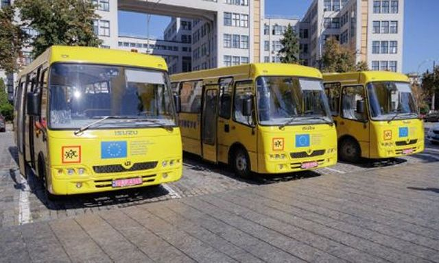 Школьный автопарк трех громад пополнился новыми автобусами