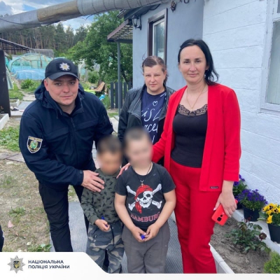 Играли в прятки – двое мальчиков спрятались от родителей, их разыскала полиция