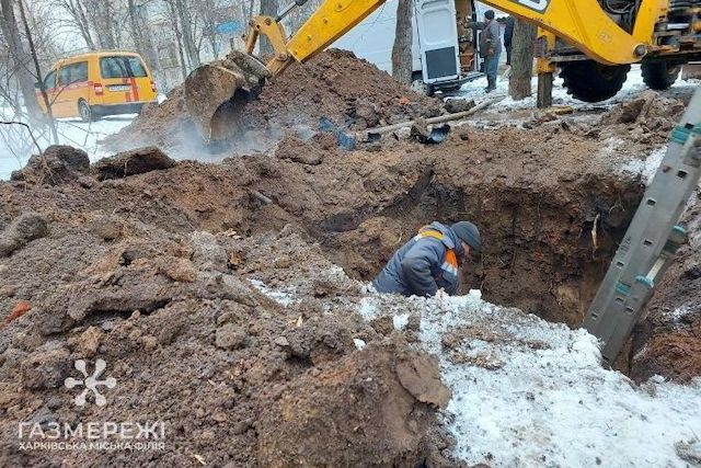 Вражеская ракета повредила газопровод и спровоцировала пожар