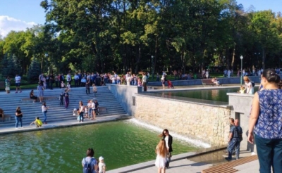 В саду Шевченко посетителям напомнили правила поведения