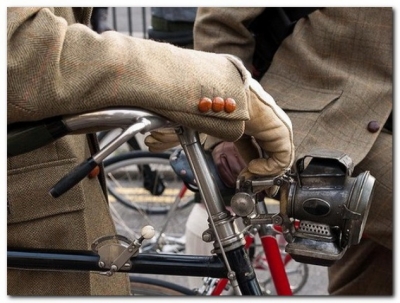 Велосипедисты переоделись англичанами