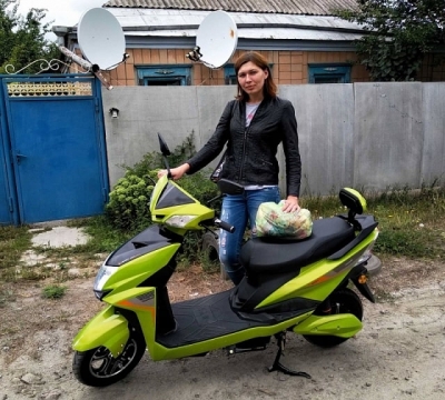 Чугуевские соцработники из общественного транспорта пересели на электроскутеры