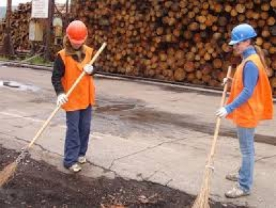 Нарушалось трудоустройство несовершеннолетних