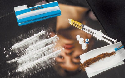 Милиционер и студент распространяли наркотики