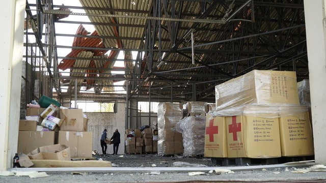 Во время утреннего обстрела 6 ракет попала в склад с гуманитарной помощью