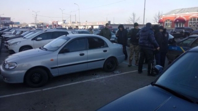 В Харькове напали на служебное авто военной фельдъегерской службы