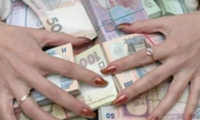 Женщина украла со счета матери своего сожителя 200 тыс. гривен