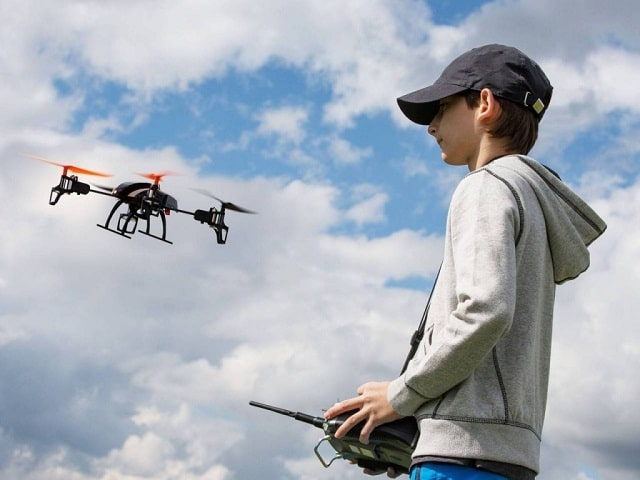 Переваги дитячих квадрокоптерів для розваг і навчання