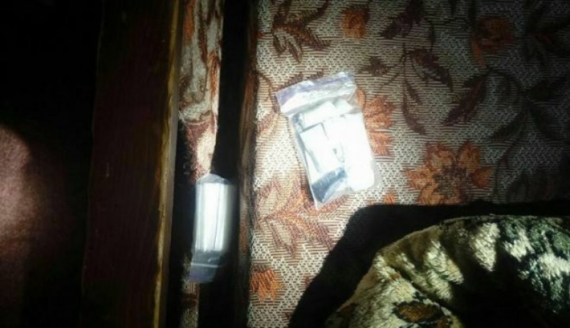Приехав на вызов о возможной краже, харьковские полицейские обнаружили наркотики
