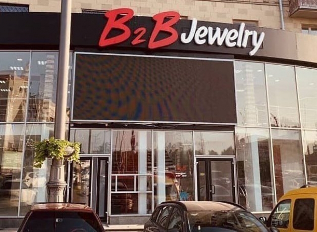 Лучшие друзья девушек - бриллианты от ювелирного завода Шарм