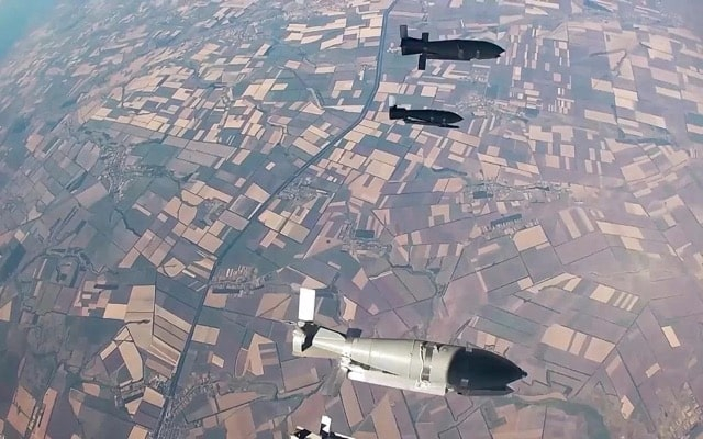 Враг выпустил три управляемые авиабомбы на Золочевскую громаду