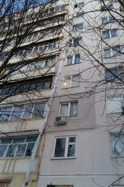 В Харькове женщина сорвалась, спускаясь по простыням с 9 этажа многоэтажки, - фотофакт