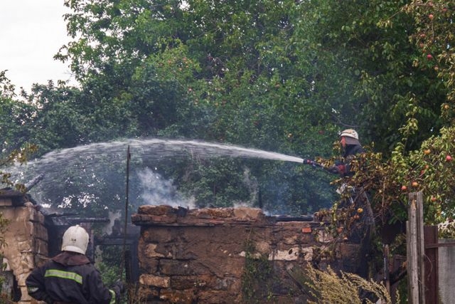 Пожар в Лозовском районе – пожарные спасли жилой дом