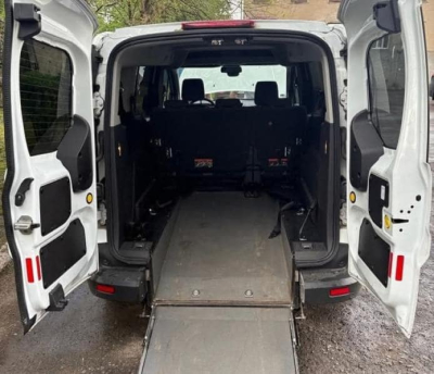 Близнюковская громада получила спецавтомобиль для маломобильных людей