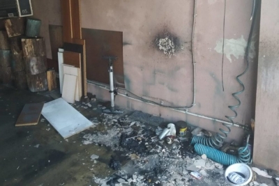 Пожарные погасили возгорание в гаражном боксе