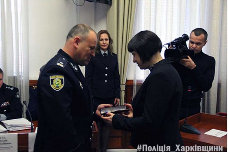 Именными часами наградили сотрудников почты и предпринимателя, оказавшихся в заложниках