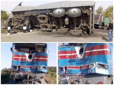 На Харьковщине грузовик влетел в скоростной поезд (фото)