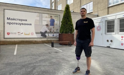 Харьковчанин, потерявший ногу на войне, освоил протез за рекордно короткий срок