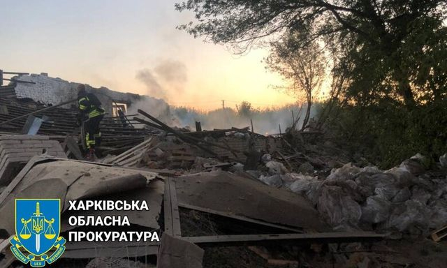 В селе Пески Радьковские после прилета российских дронов начался пожар