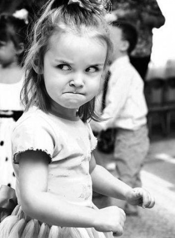 Мужчина украл мобильный телефон у ребенка