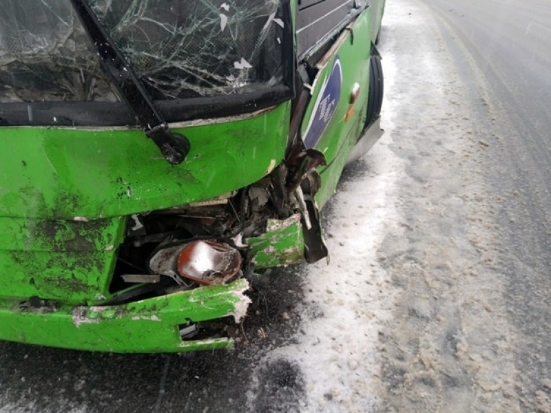 ДТП с участием маршрутки в Харькове, есть пострадавшие (фото)