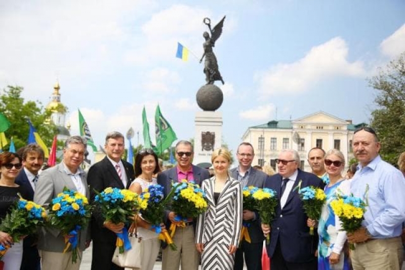 Как в Харькове отмечают День Конституции