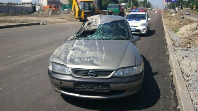 В Харькове легковой автомобиль столкнулся с трактором